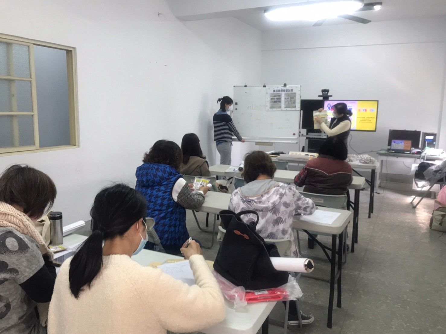112年2月16日校園防疫會議照片2