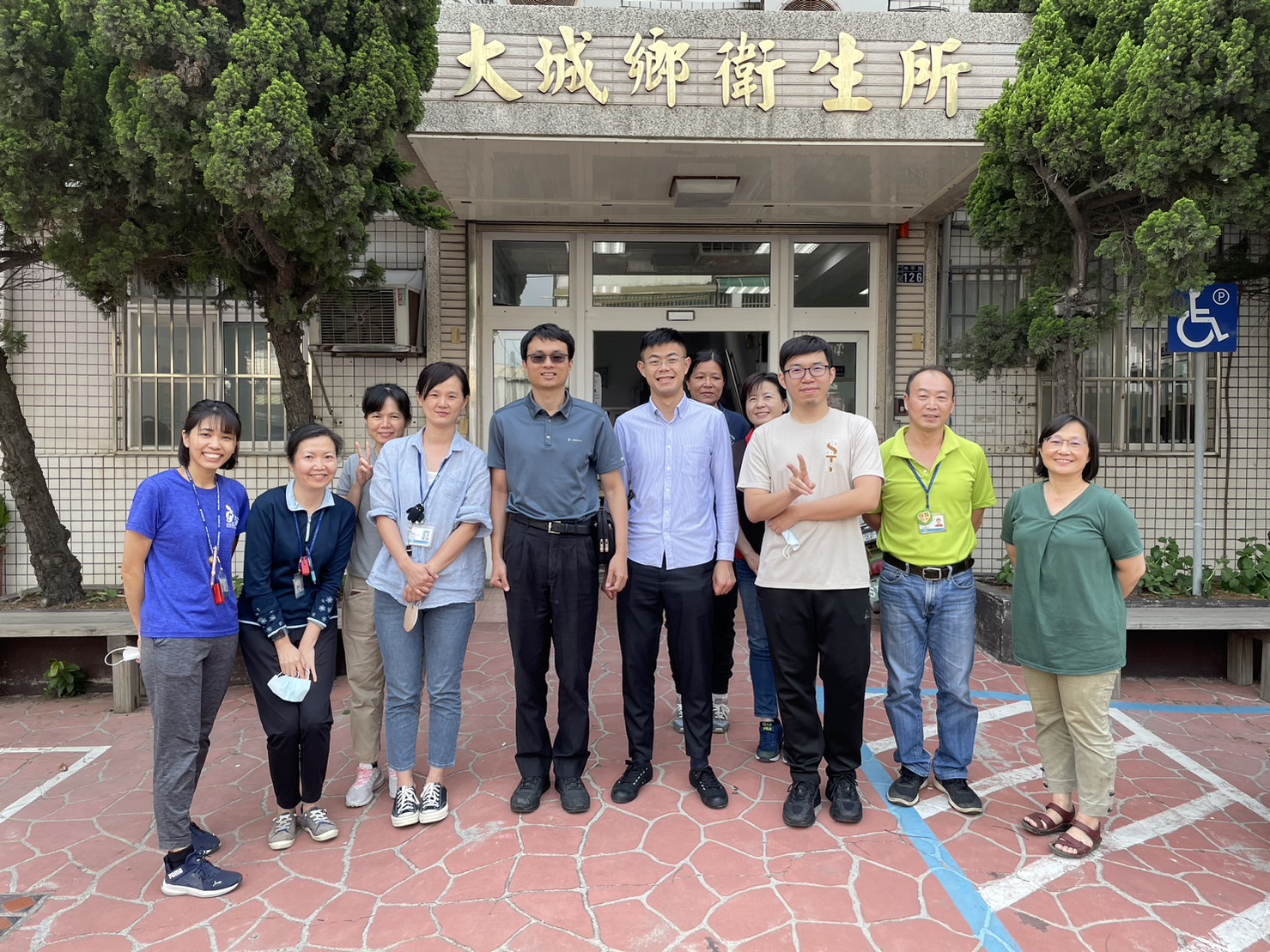 配合社區醫學訓練計畫-二基醫院兩位醫師5/8-5/9到衛生所實地了解衛生所業務 相本