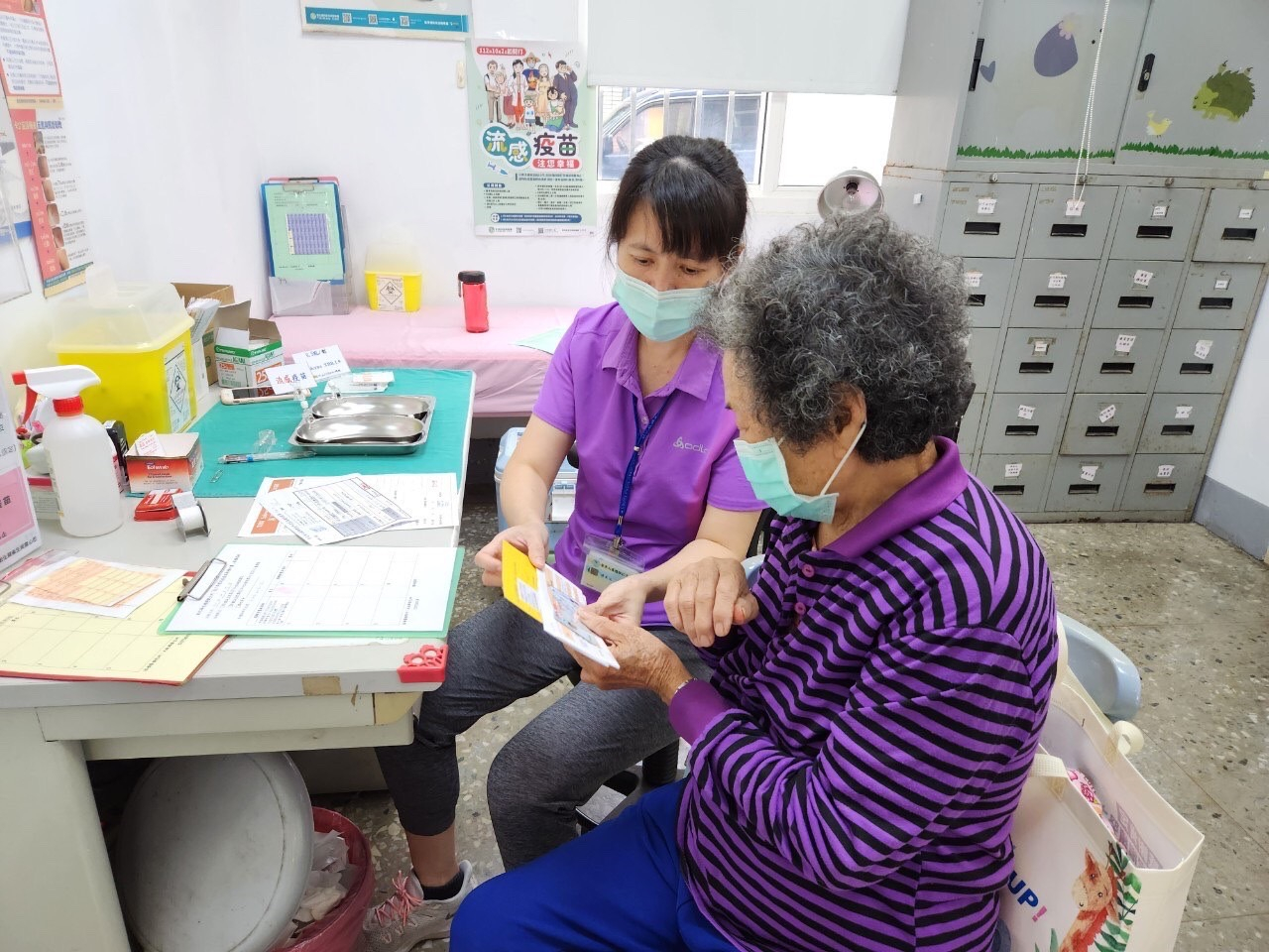 112年12月11日-鼓勵65歲以上接種COVID-19疫苗.提升保護力.發放500元禮卷照片2