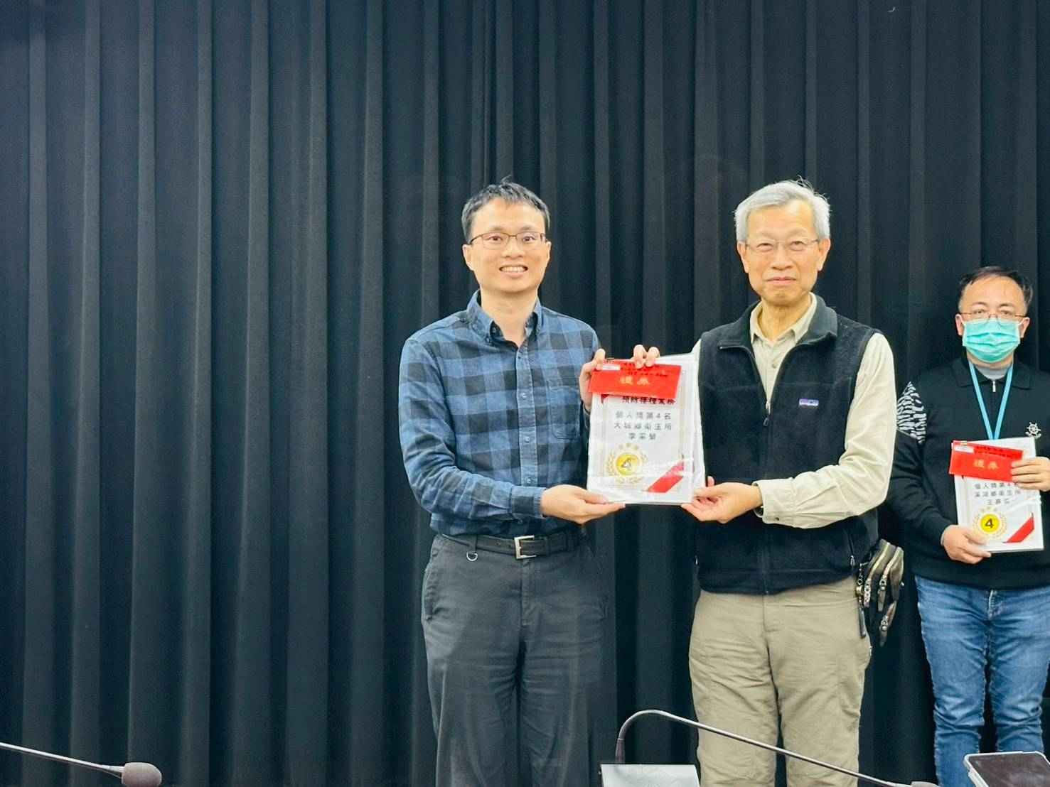 115年1月14日衛生局頒發114年度預防接種團體考評第1名 相本
