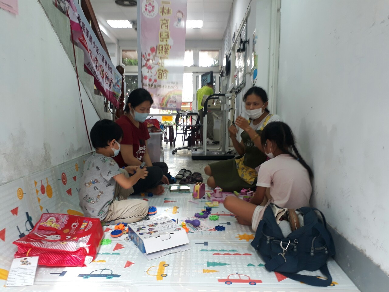 寶貝嘟嘟車來衛生所囉 相本