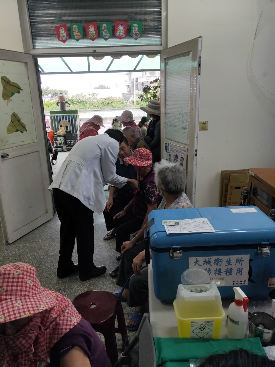 1091017東港村-關懷據點流感設站照片2