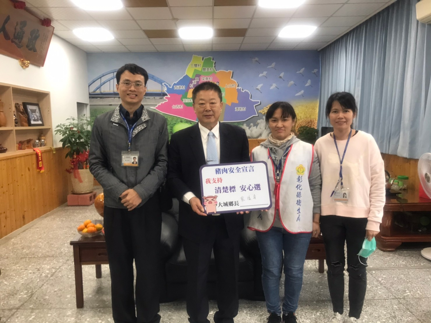 鄉長簽署安心豬肉宣言 相本