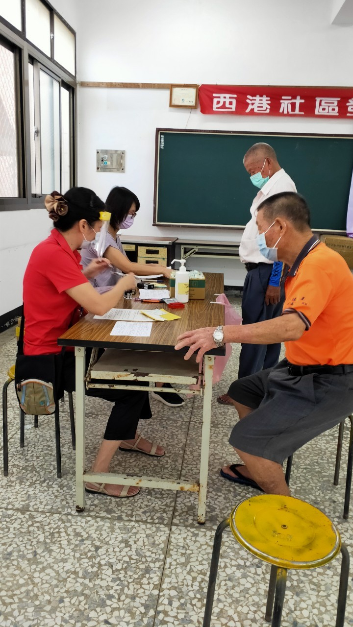 新冠肺炎疫苗-東港村西港村設站施打照片2