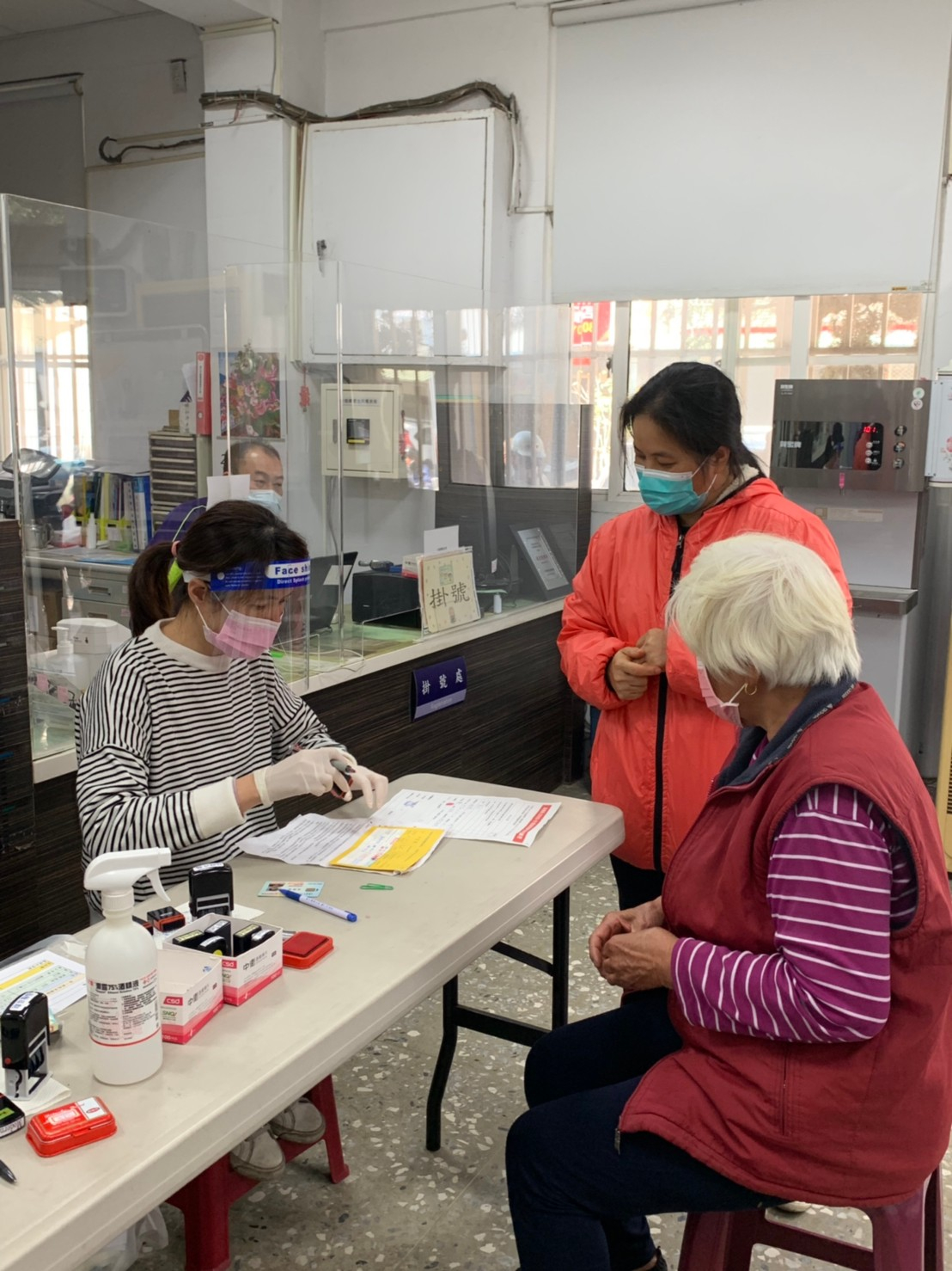 1110209新冠肺炎疫苗施打照片3